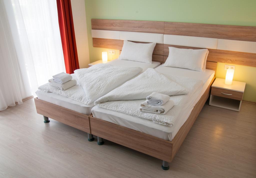 Hotel Pallone Balatonfured Phòng bức ảnh