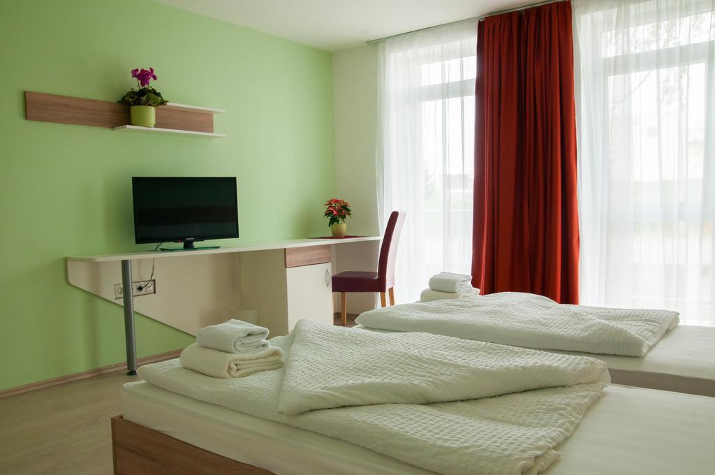 Hotel Pallone Balatonfured Phòng bức ảnh