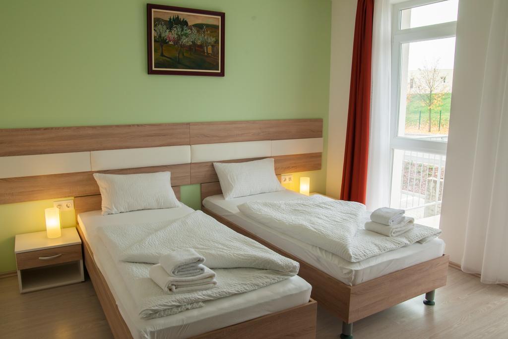 Hotel Pallone Balatonfured Phòng bức ảnh