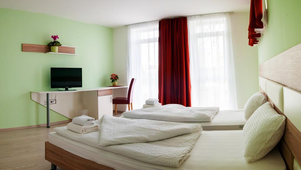 Hotel Pallone Balatonfured Phòng bức ảnh