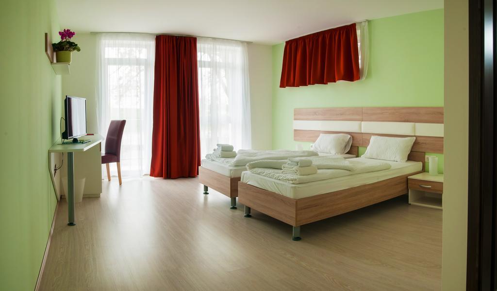 Hotel Pallone Balatonfured Phòng bức ảnh