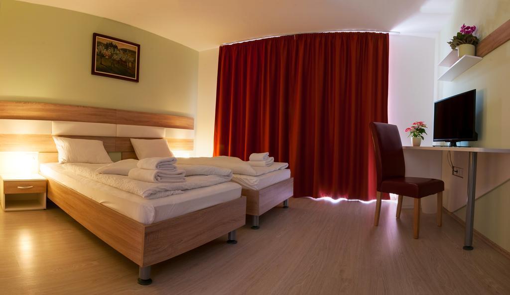 Hotel Pallone Balatonfured Phòng bức ảnh